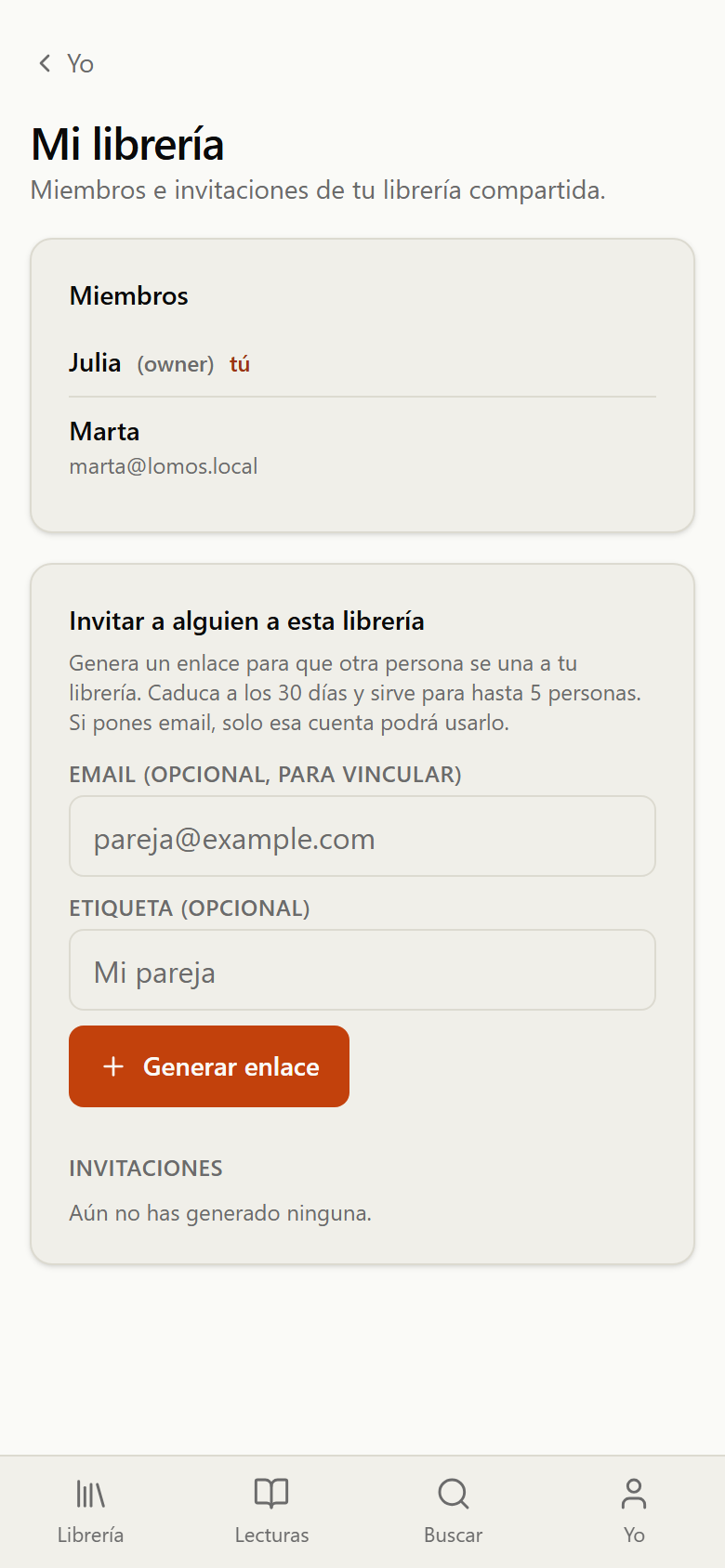 Pantalla de gestión de miembros de una casa en Lomos: dos personas, una marcada como propietaria, y el formulario para generar un enlace de invitación.